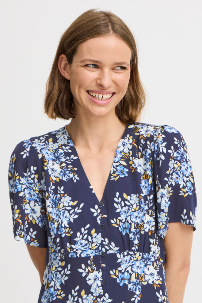 Hovedbilde BYMmjoella Short V-neck Dress 20814532 - Navy Bouquet 204600