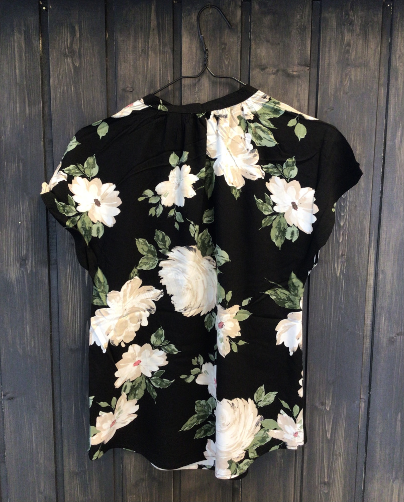 Hovedbilde Bymmjoella Vneck top 20814523 - Black roses 204595