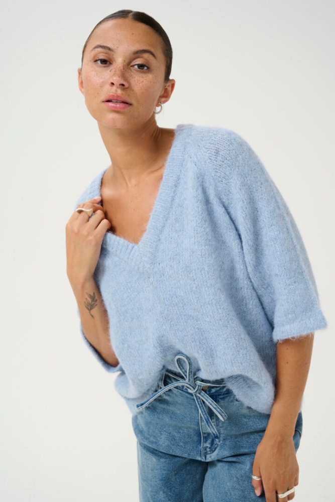 Hovedbilde KAEmilie V-neck Pullover 10509767 - Soft Chambray 164016