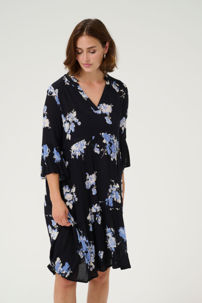 Hovedbilde KAEdita Amber Dress 10506330 - Black/Blue Flowers 107339